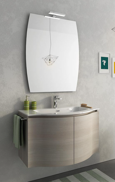Specchio sagomato con presa e interruttore – 70x90 cm